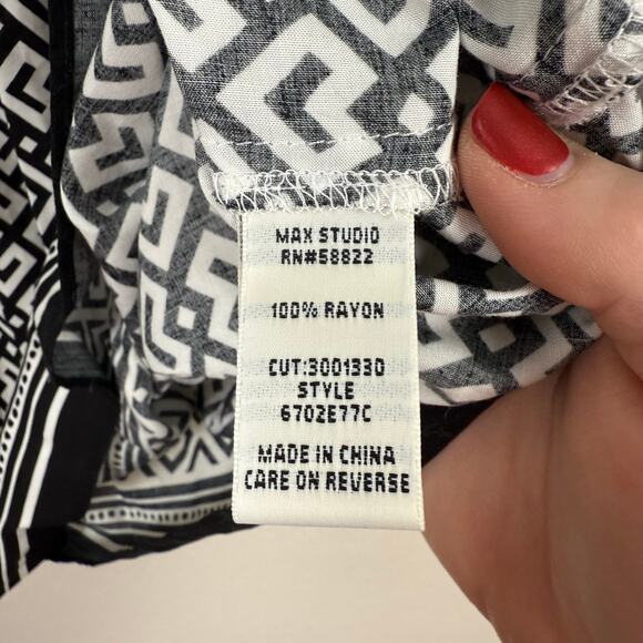 Max Studio Womens Sleeveless Top Size Small Tassels Boho Aztec Summer Spring - Picture 6 of 7